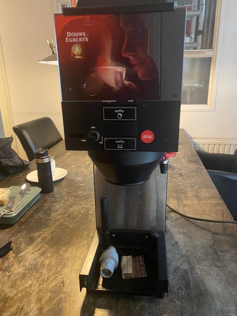 DE professionele koffie machine., Witgoed en Apparatuur, Ophalen, Zo goed als nieuw, Koffiemachine