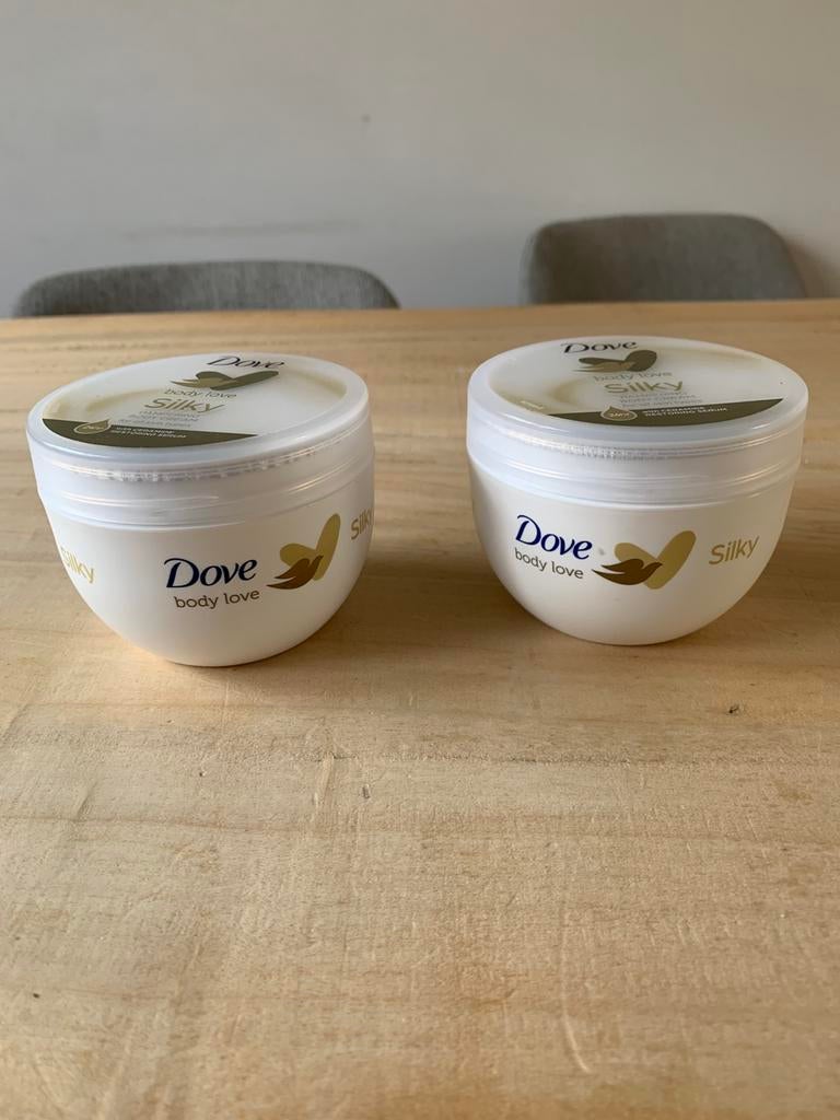 2x dove body silk nieuw!!, Ophalen of Verzenden, Zo goed als nieuw, Bodylotion, Crème of Olie