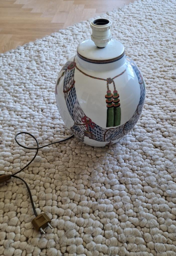 Decoratieve tafellampvoet met kwastjespatroon, Ophalen, Gebruikt, Klassiek, Decoratief
