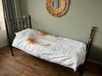Uniek Metalen bed afkomstig uit Engeland met engelse garde, Ophalen, Eenpersoons, Zwart, Zo goed als nieuw