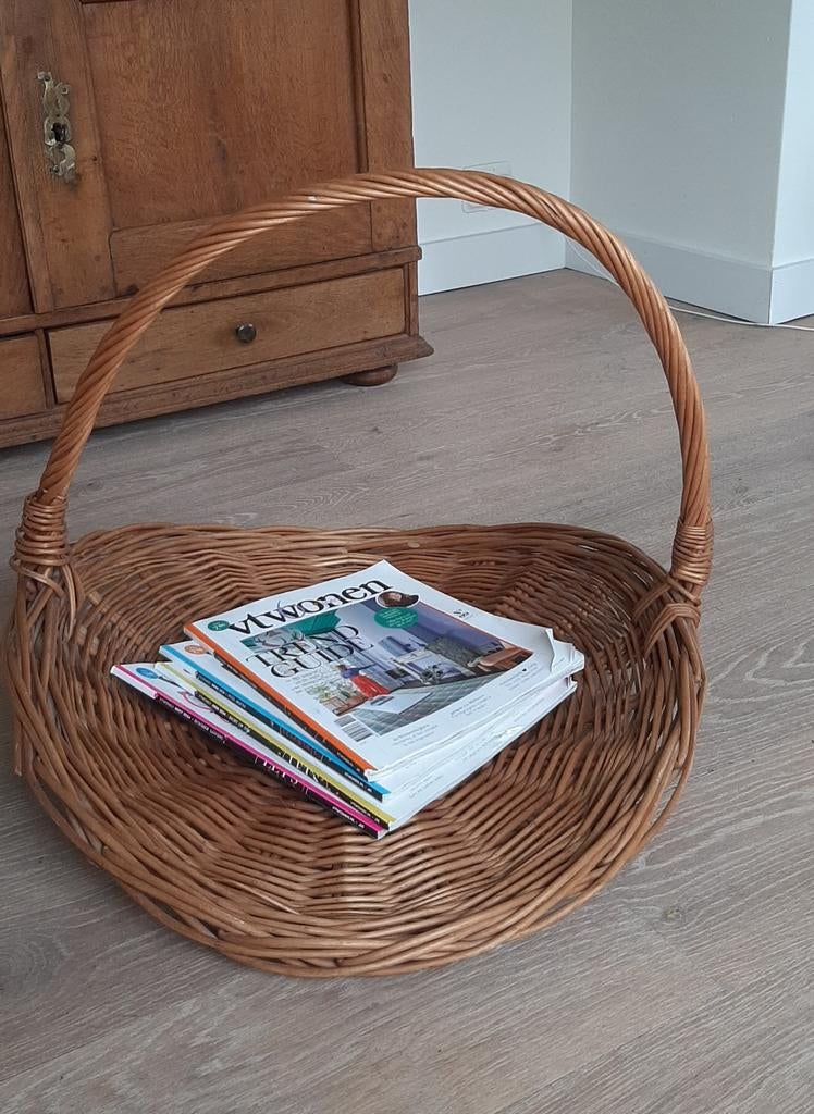 Vintage rieten mand voor tijdschriften, haardhout..., Huis en Inrichting, Ophalen