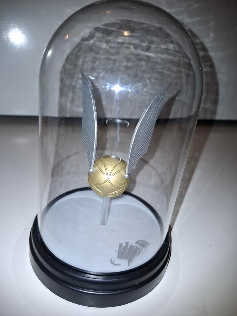 Harry Potter Gouden Snaai in stolp - Nieuw in doos, Verzamelen, Harry Potter, Ophalen of Verzenden, Nieuw, Replica