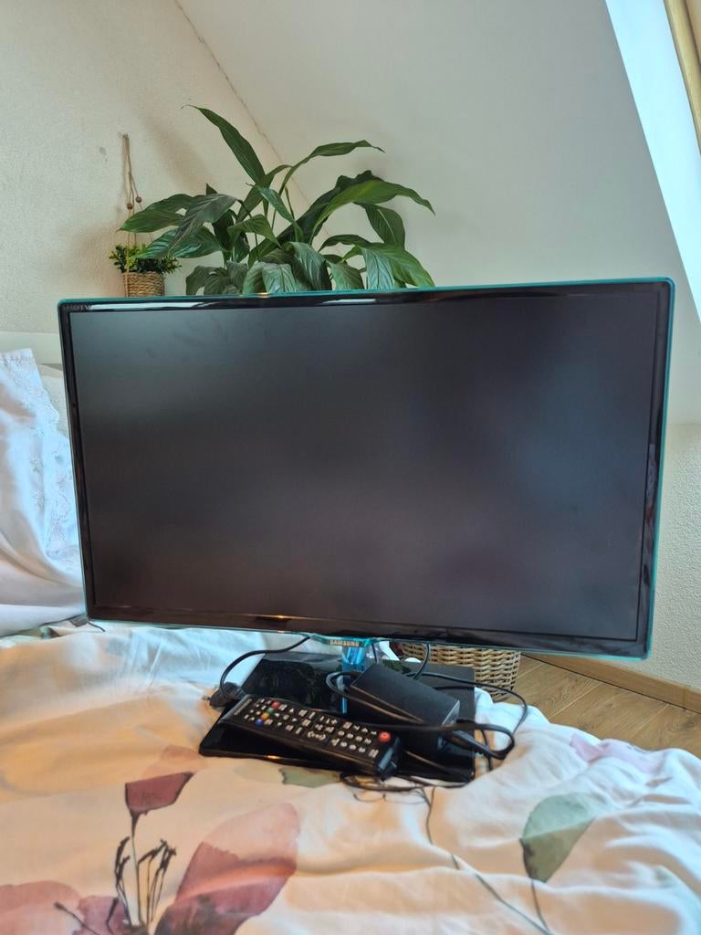 Samsung T24E390EW 24 inch TV met blauwe details, Ophalen of Verzenden, Samsung, Gebruikt, LED