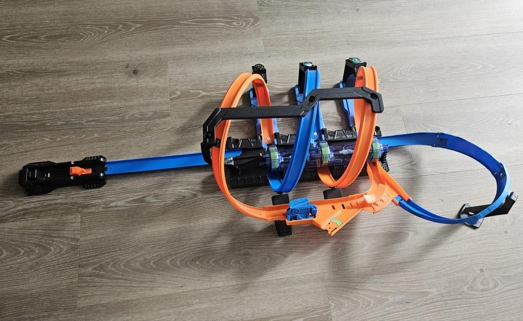 Hot Wheels Spiral Crash Racebaan met 2 Auto's, Kinderen en Baby's, Speelgoed | Racebanen, Ophalen, Hot Wheels, Met looping, Elektrisch