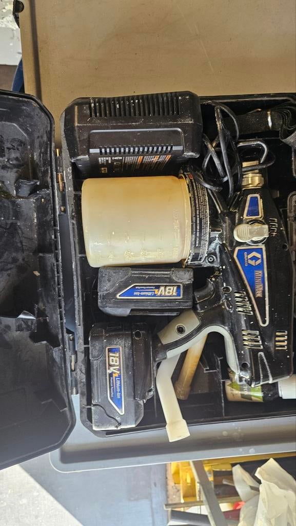 Graco elektrische verfspuit met 2 accu's en oplader, Ophalen of Verzenden, Gebruikt, Verfspuit of Verfpomp