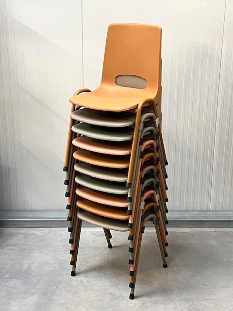 Retro kuipstoelen nieuw horeca stapelstoelen partij prijs ps, Huis en Inrichting, Stoelen, Nieuw, Vijf, Zes of meer stoelen, Kunststof