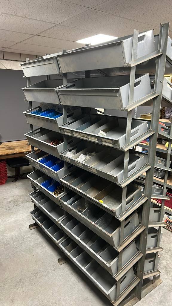 Retro magazijn bakken kast., Ophalen, Zo goed als nieuw