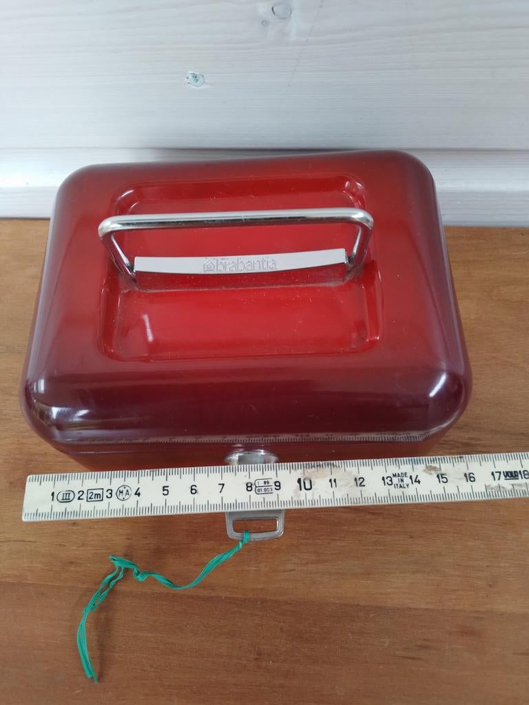 Brabantia Geldkistje Rood - Vintage Geldcassette, Huis en Inrichting, Woonaccessoires | Kisten, Minder dan 50 cm, Gebruikt, Minder dan 50 cm