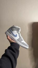 Jordan 1 mid wolf grey, Ophalen of Verzenden, Zo goed als nieuw, Schoenen