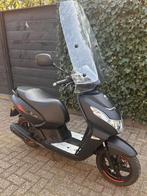 Peugeot Kisbee Black Edition 45km/h, Fietsen en Brommers, Scooters | Peugeot, Ophalen, Overige modellen, Maximaal 45 km/u, Zo goed als nieuw