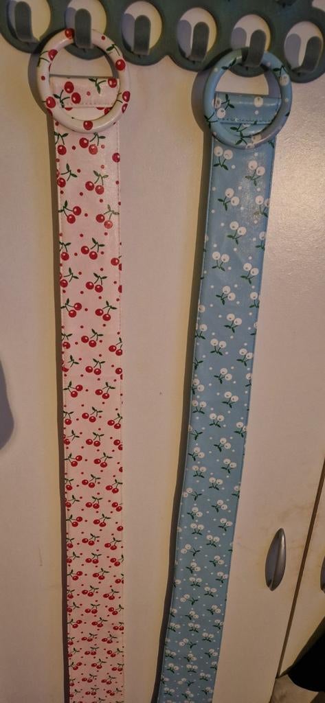 Vintage dames ceinturen wit rood kersen & blauw wit kersen, Kleding | Dames, Riemen en Ceinturen, Overige kleuren, 5 cm of meer