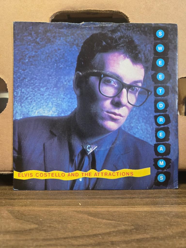 Elvis Costello - Sweet dreams, 7 inch, Ophalen of Verzenden, Zo goed als nieuw, Pop