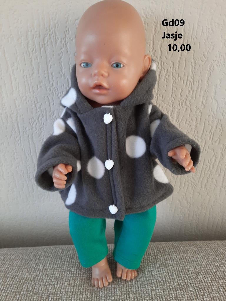 Poppenkleertjes baby born. Jasje. Opbrengst KiKa., Ophalen, Nieuw, Babypop