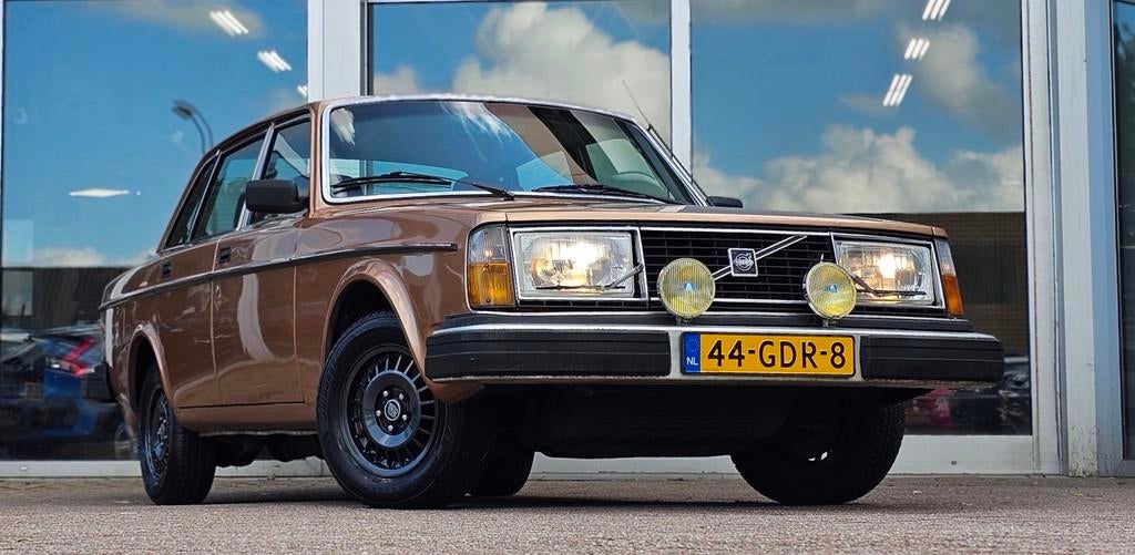 Volvo 244 2.1 GLE Overdrive Ontroest en volledig overgespote, Auto's, Volvo, Overige modellen, 4 cilinders, Bruin, Handgeschakeld
