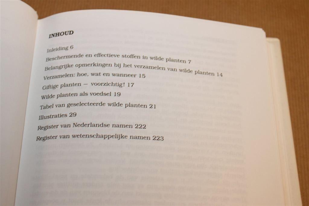 Eetbare Planten — 100+ Soorten & Gebruik Natuurgids, Ophalen of Verzenden, Gelezen, Bloemen, Planten en Bomen
