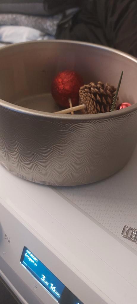 Zilverkleurige plantenbak met kerstdecoratie, Tuin en Terras, Bloembakken en Plantenbakken, Gebruikt, Metaal, Binnen, Minder dan 30 cm