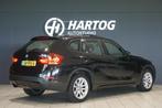 BMW X1 sDrive18i + AUTOMAAT / PANORAMA / SPORT / STUUR/STOEL, Auto's, Euro 6, 4 cilinders, 150 pk, Zwart