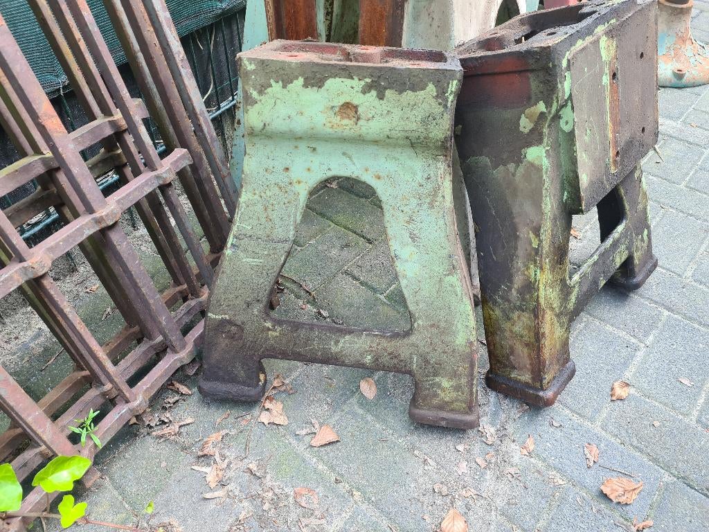 Oude industriële gietijzeren machine poten, Antiek en Kunst, Ophalen