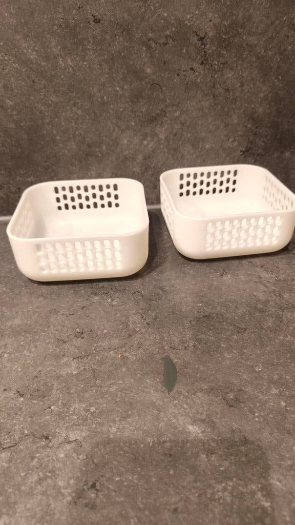 Twee witte kunststof bakjes, Ophalen of Verzenden, Kunststof