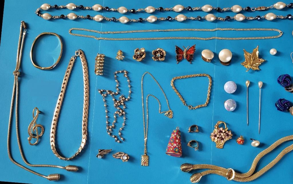 Uit oma's juwelenkistje, Antiek en Kunst, Ophalen of Verzenden