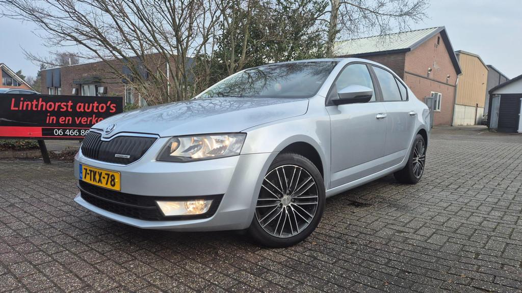 Skoda Octavia 1.6 TDI Greenline Businessline CLIMA-NAVI-2014, Auto's, Skoda, Voorwielaandrijving, Euro 5, Stof, Gebruikt