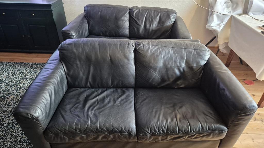 2x zwarte leatherlook tweepersoonsbanken, Ophalen, Kunststof, Gebruikt, Tweepersoons