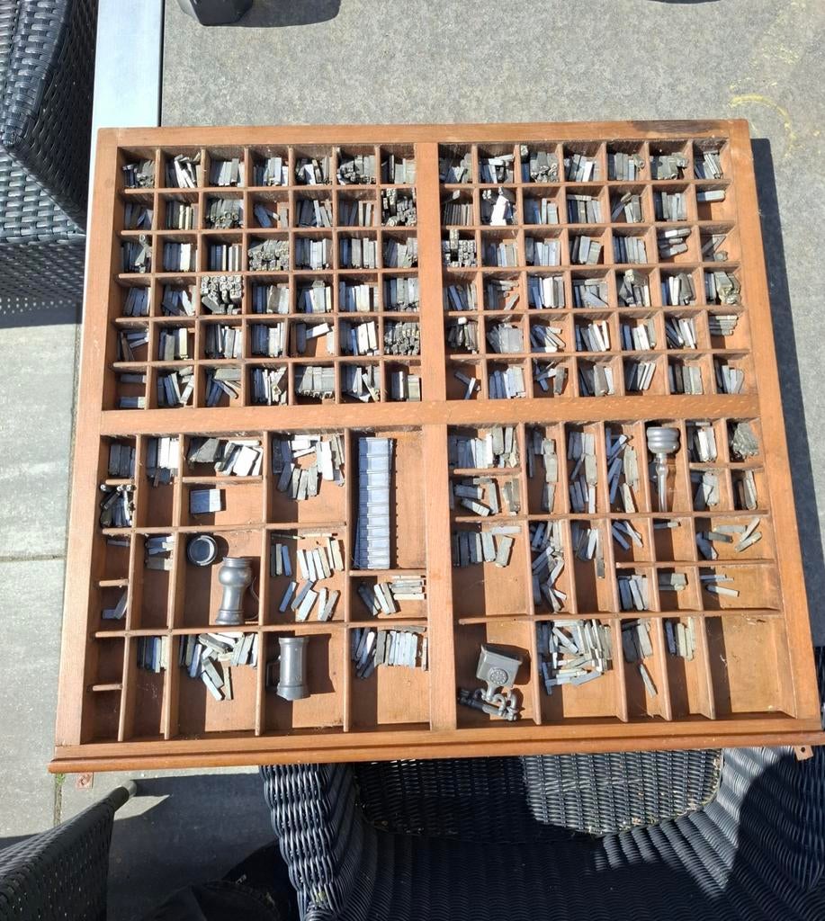 Loodzetsel letterbak met loden letters, Ophalen