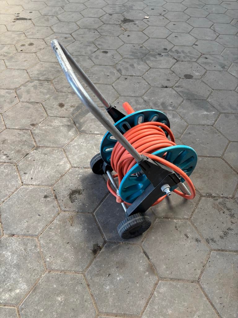 Gardena slangenwagen met 20 meter slang en 1 koppeling, Ophalen of Verzenden, Gebruikt, Tuinslanghaspel