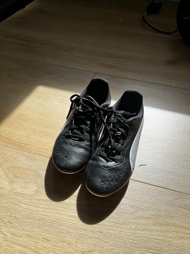 Zwarte Puma voetbalschoenen maat 35, Sport en Fitness, Voetbal, Gebruikt, Maat XS of kleiner, Schoenen, Ophalen of Verzenden