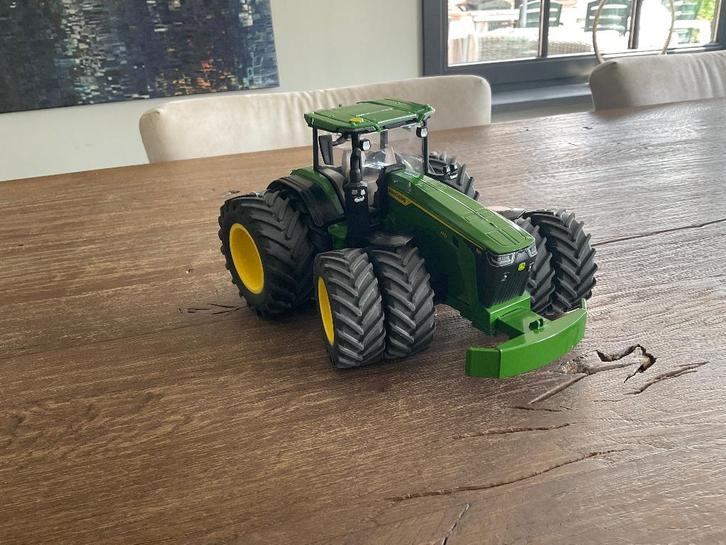 Siku John Deere 8R 410 met dubbele banden, Hobby en Vrije tijd, Modelauto's | 1:32, Zo goed als nieuw, Tractor of Landbouw, SIKU