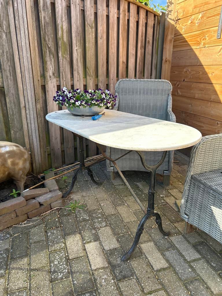 Ovale tuintafel met gietijzeren onderstel en marmeren blad, Ophalen, Gebruikt, Ovaal, Overige materialen
