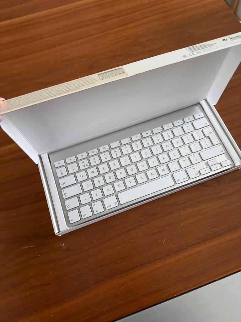 Apple Draadloos Keyboard (3e Gen A1314), Computers en Software, Toetsenborden, Ophalen of Verzenden, Qwerty, Zo goed als nieuw