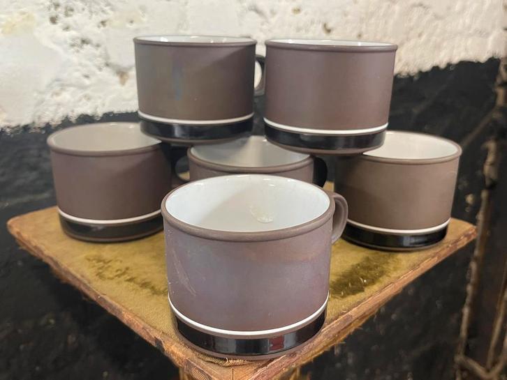 Set 6 vintage Hornsbea contrast mokken jaren 70, Huis en Inrichting, Keuken | Servies, Gebruikt, Kop(pen) en/of Schotel(s), Overige stijlen