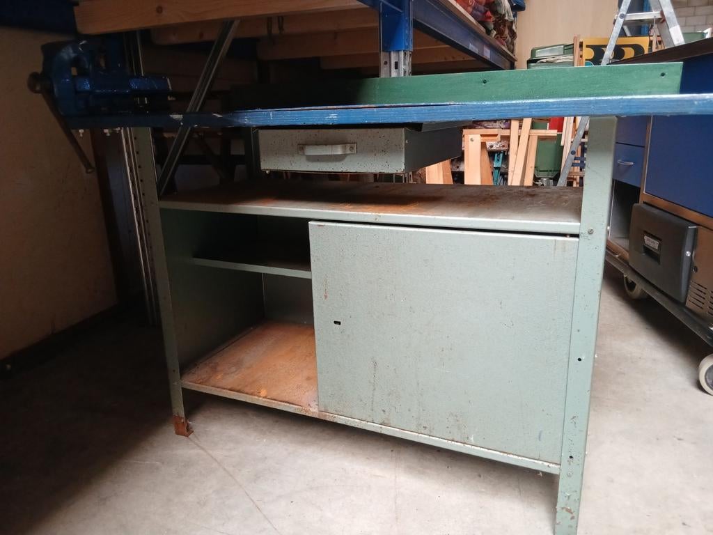 (0509) metalen werkbank met lade en bankschroef 120x43 cm, Ophalen, Gebruikt, Onbekend, Bankschroef
