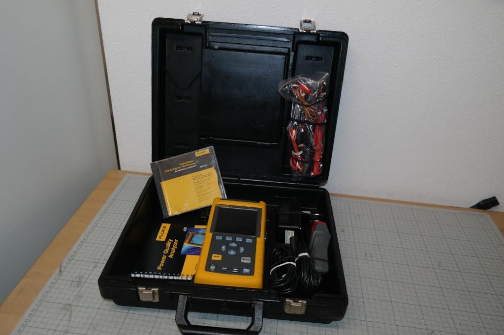 Fluke 43B handheld 1 phase Power Quality Analyzer, Info@fluke.nl, Gebruikt, Info@fluke.nl, Fluke bv