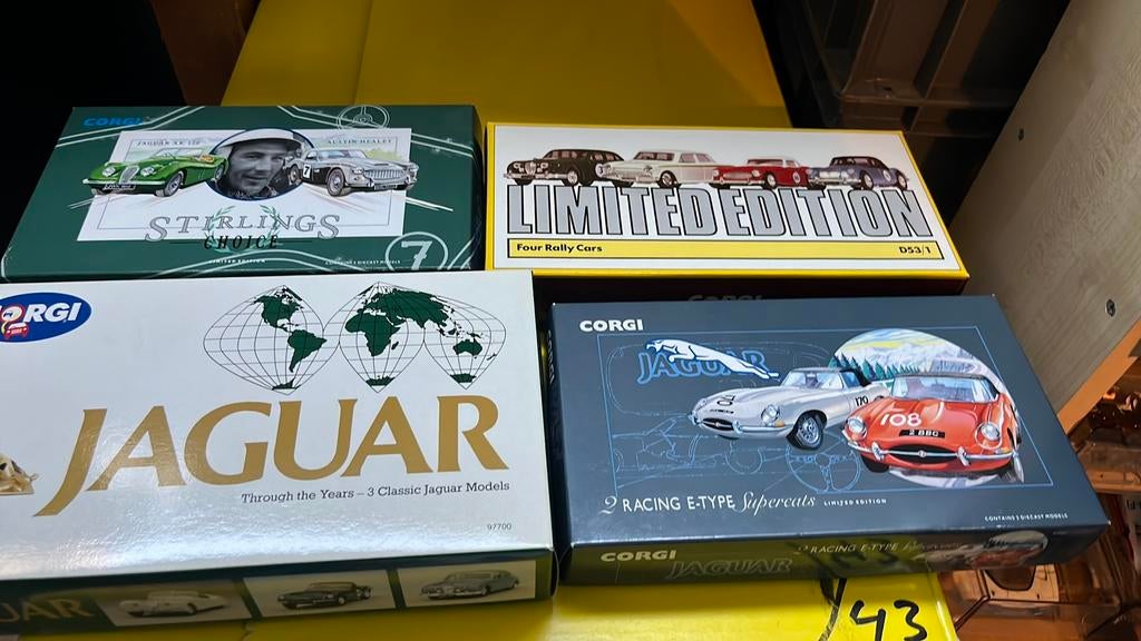 Corgi gift sets, Ophalen of Verzenden, Zo goed als nieuw, Auto, Corgi