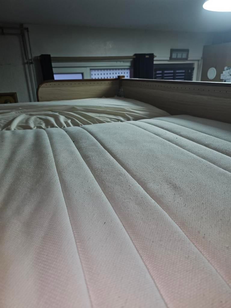 Twee elektrische lattenbodems 90x200 en twee pocketveer matr, Huis en Inrichting, Ophalen, Zo goed als nieuw, Bedbodem