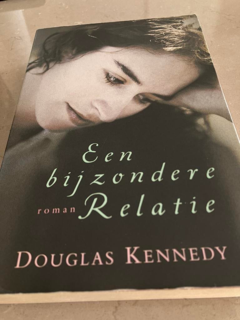 Douglas Kennedy - Een bijzondere relatie, Boeken, Ophalen of Verzenden, Zo goed als nieuw, Douglas Kennedy