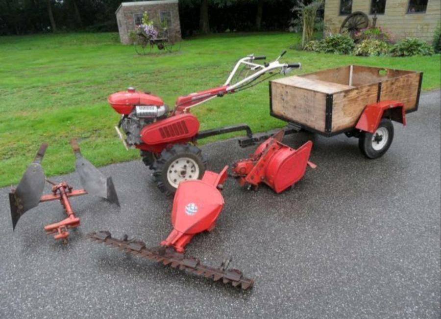Tuinbouw trekker met diverse aanbouwdelen, Ophalen