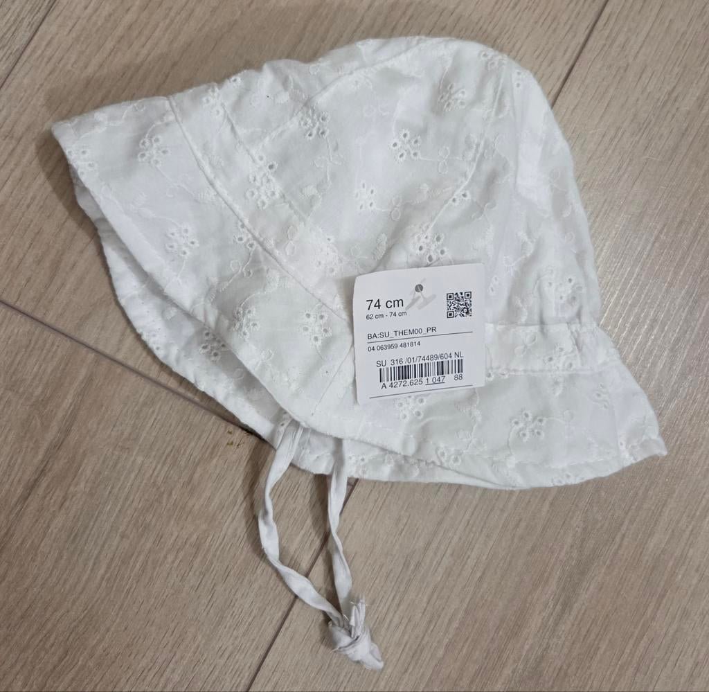 Witte baby zonnehoedje met borduursel - Maat 74, Kinderen en Baby's, Babykleding | Mutsen, Sjaals en Wanten, Jongetje of Meisje