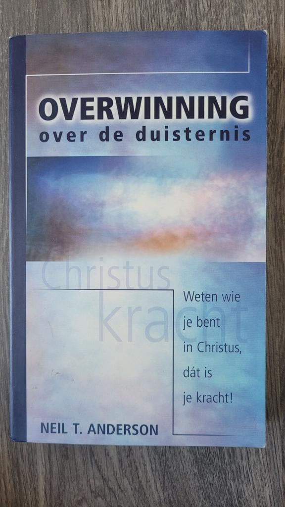 Boek Overwinning over de duisternis - Neil T. Anderson, Boeken, Ophalen of Verzenden, Gelezen, Neil T. Anderson, Christendom | Protestants