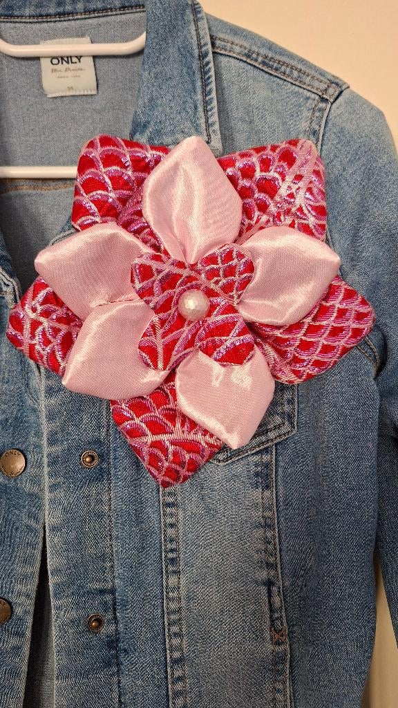 Broche/ corsage bloem (4), 10 cm of meer, Overige materialen, Nieuw, Ophalen of Verzenden