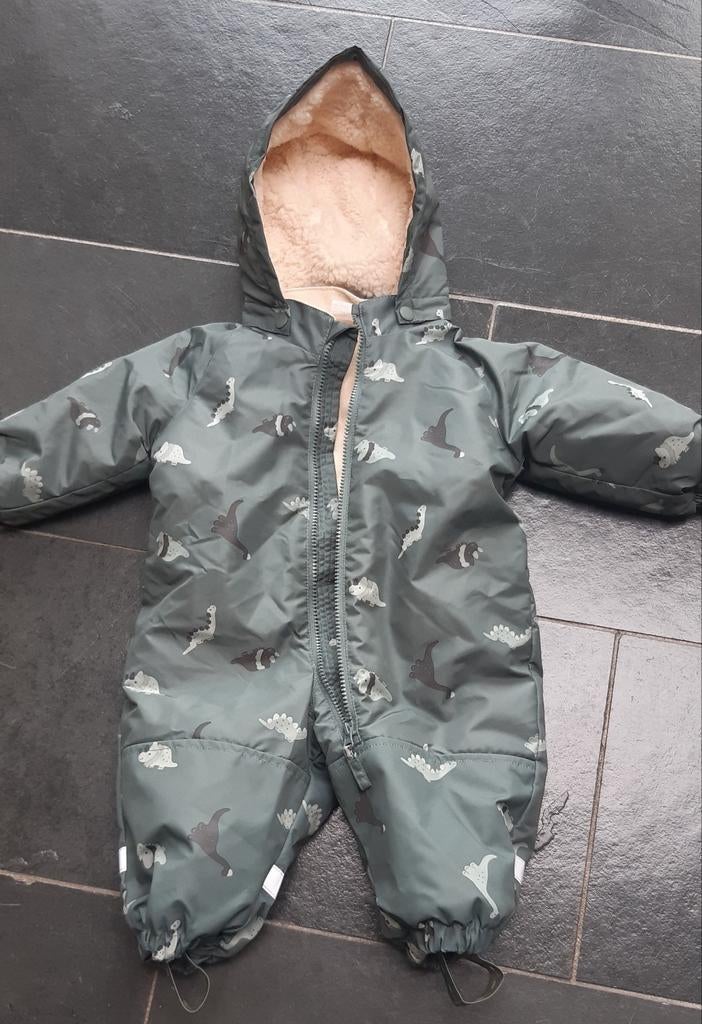 Warme kinder onesie met een leuke dino print., Ophalen of Verzenden, Zo goed als nieuw, Jongetje of Meisje, Pakje