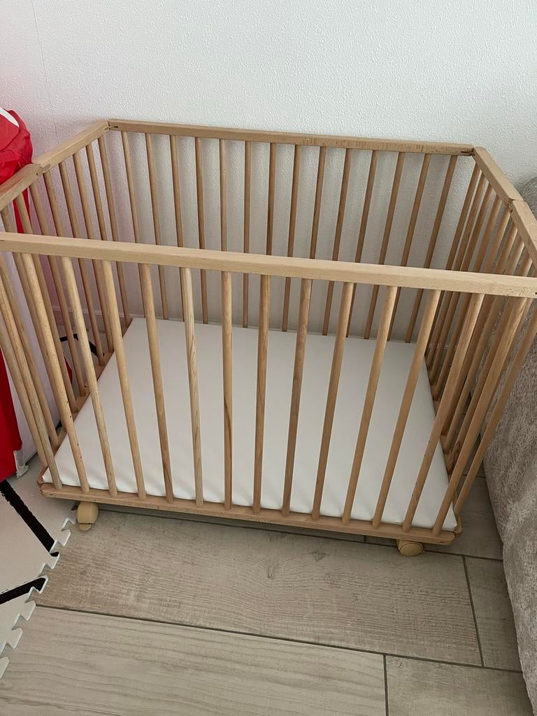 Houten baby box met wieltjes, Ophalen, Gebruikt, Rechthoekig, Wieltjes