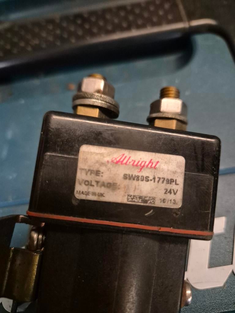 24V dc relais autolaadkraan, hydropomp etc, Ophalen of Verzenden