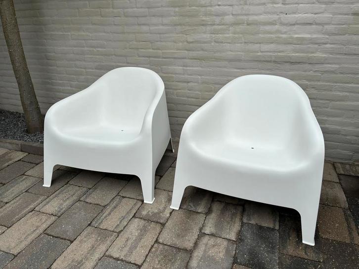 Ikea Set 2x kunststof Tuinstoel “Skarpö” Wit i.zg.s!, Tuin en Terras, Tuinstoelen, Zo goed als nieuw, Kunststof, Stapelbaar, Ophalen