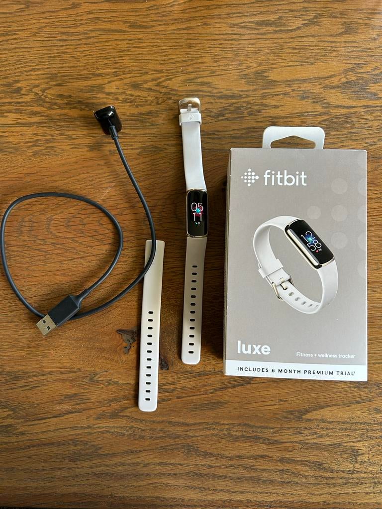 Fitbit Luxe Fitness- en Welness Tracker - Wit, Sieraden, Tassen en Uiterlijk, Activity trackers, Wit, Ophalen of Verzenden, Zo goed als nieuw