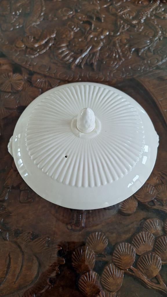 Wedgwood schaal met deksel, Ophalen