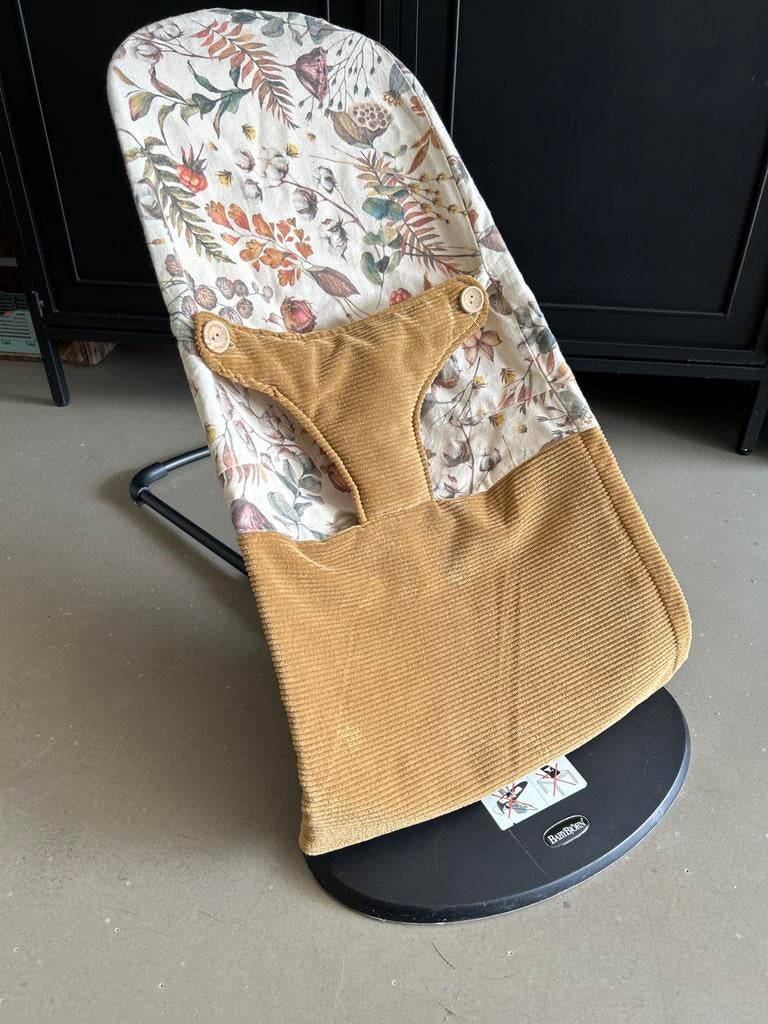 Babybjorn wipstoel met bloemenprint, Kinderen en Baby's, Ophalen, Gebruikt, Wipstoel, Met gordel(s) of riempje(s)