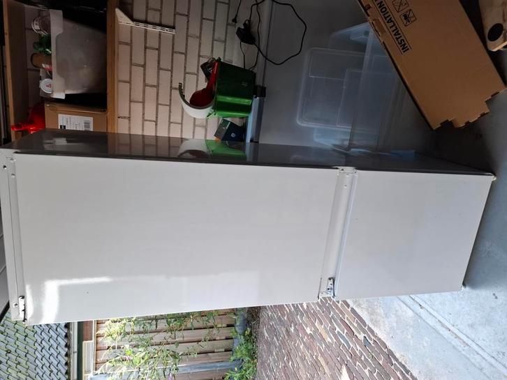 Inbouw koelvries combinatie, Witgoed en Apparatuur, Koelkasten en IJskasten, Zo goed als nieuw, Met aparte vriezer, 200 liter of meer